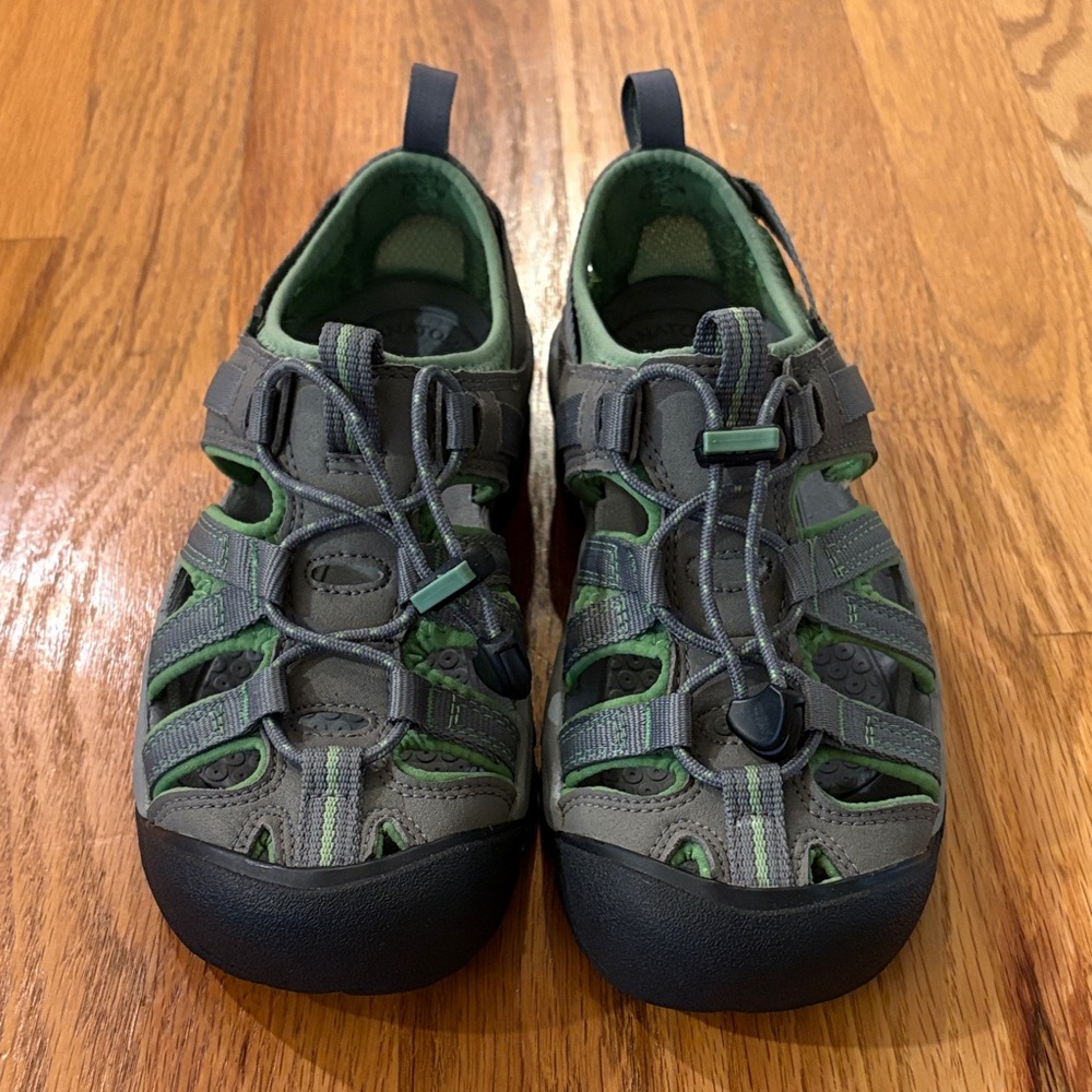 NWT Keen water shoes